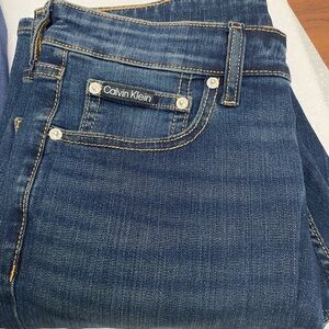 It’s a jeans for men color blue size w32xL30 made in bongladesh never used